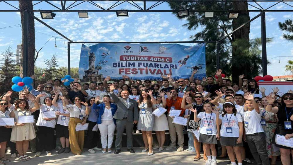 &lsquo;T&Uuml;BİTAK 4006-C Bilim Fuarları Festivali&rsquo; İzmir&rsquo;de kapılarını a&ccedil;tı
