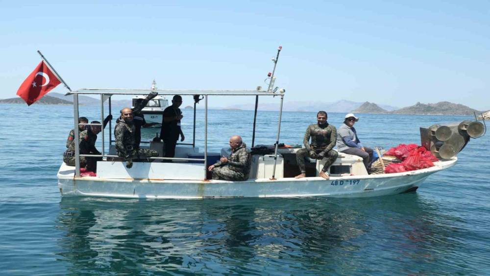 Deniz dibi temizliği Turgutreis&rsquo;te yapıldı
