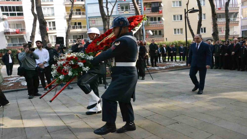 Manisa&rsquo;da &Ccedil;anakkale Zaferi&rsquo;nin 111. yılı t&ouml;renle anıldı
