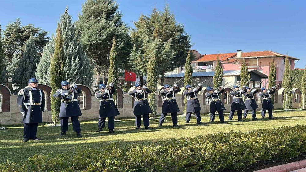 &Ccedil;anakkale şehitleri Uşak&rsquo;ta t&ouml;renle anıldı
