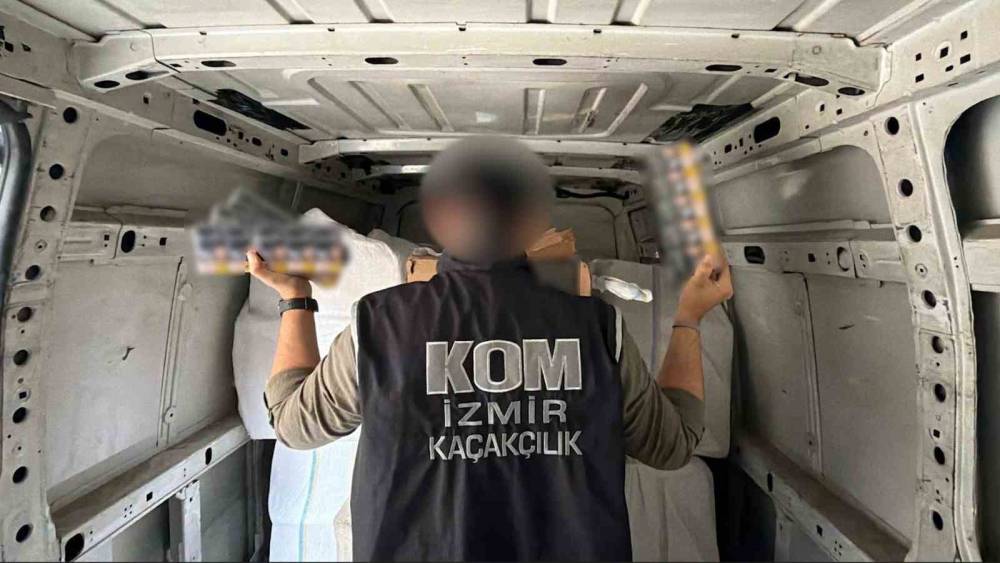 İzmir&rsquo;de 4,5 milyon lira değerinde ka&ccedil;ak t&uuml;t&uuml;n mamul&uuml; ele ge&ccedil;irildi
