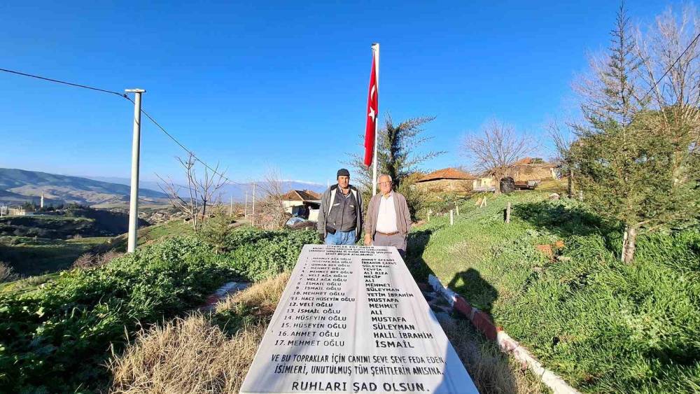 Ziyanlar Mahallesi şehitlerini unutmadı
