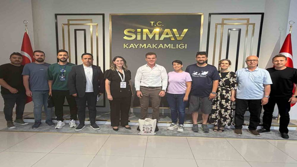 Simav Kaymakamı Karaloğlu, Yunanistanlı uzman ve &ouml;ğretmenleri kabul etti
