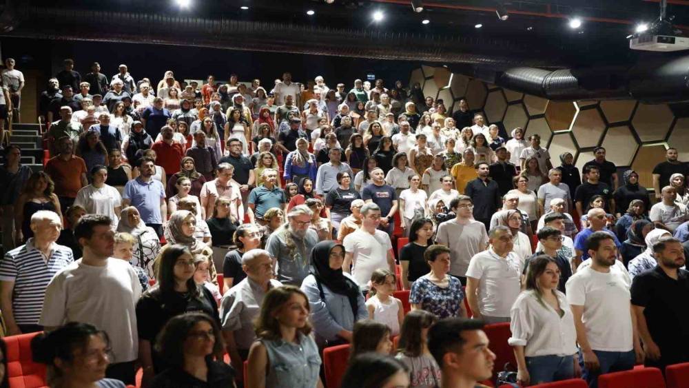Merkezefendi Belediyesi Kent Tiyatrosu&rsquo;nda yılsonu heyecanı
