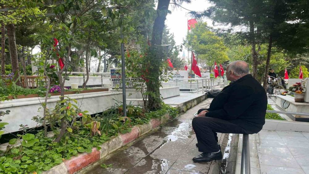 Kadifekale Hava Şehitliği&rsquo;nde bayram &ouml;ncesi ziyareti
