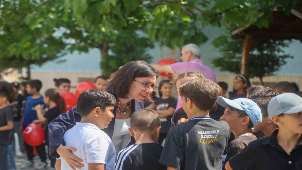 Uşak Belediye Başkan Vekili &Ouml;zkan &ouml;ğrencilerle bir araya geldi
