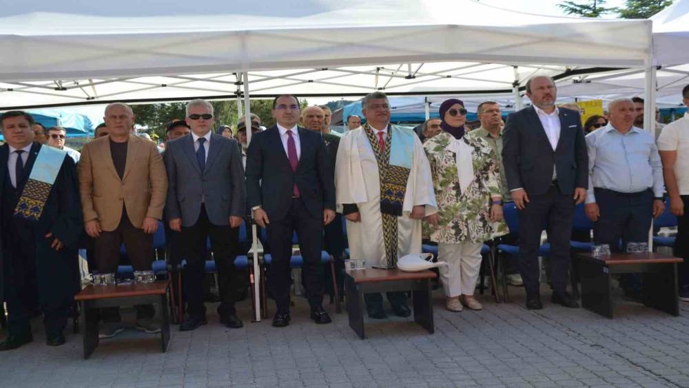 Tavşanlı Meslek Y&uuml;ksek Okulu&rsquo;nda mezuniyet t&ouml;reni
