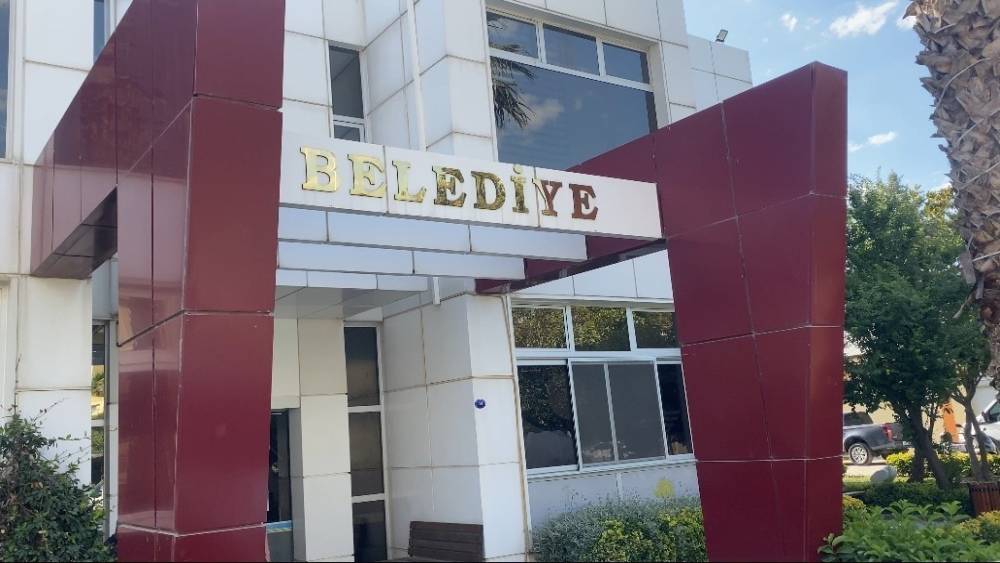 Seferihisar Belediyesine y&ouml;nelik operasyonda 7 ş&uuml;pheli adliyede
