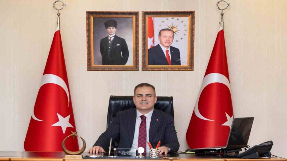 Vali Akbıyık&rsquo;tan &lsquo;Babalar G&uuml;n&uuml;&rsquo; mesajı
