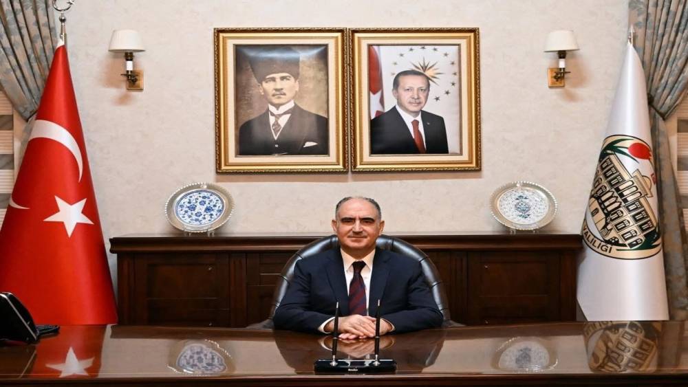 Vali &Ouml;zkan&rsquo;dan adaylara &ccedil;ağrı: "Kendinize g&uuml;venin"
