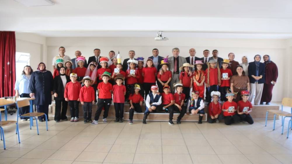 İl Milli Eğitim M&uuml;d&uuml;r&uuml; Yılmaz, Hisarcık&rsquo;ta kitap s&ouml;yleşisine katıldı
