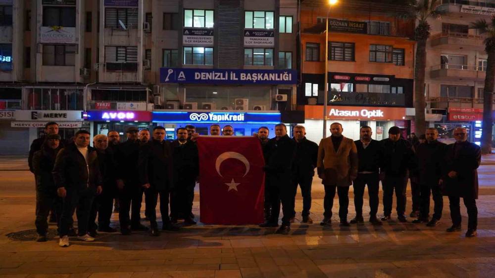 Anahtar Parti Denizli il binasına dev T&uuml;rk bayrağı asıldı
