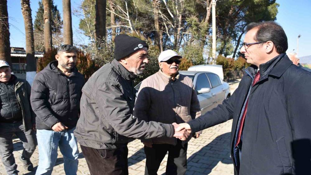 Salihli Kaymakamı G&uuml;ldoğan, Emirhacılı ve Karayahşi&rsquo;de talepler dinlendi
