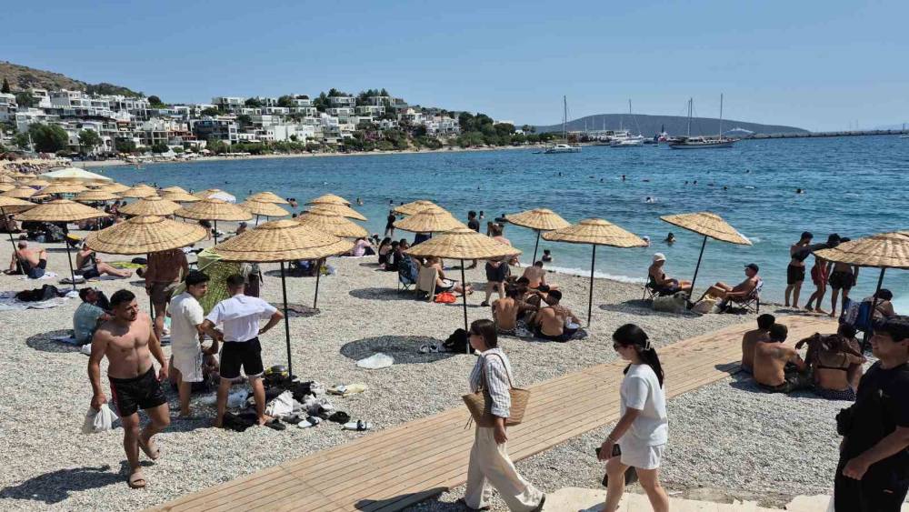 Bodrum&rsquo;da sahiller doldu taştı

