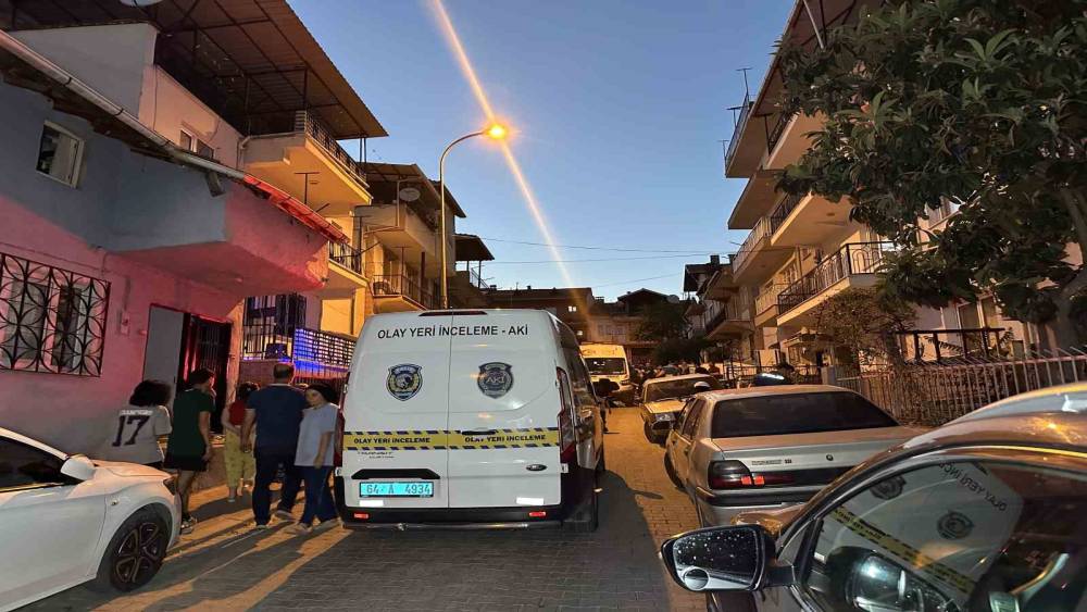 Uşak&rsquo;ta dut toplarken &ccedil;atıdan d&uuml;şen adam hayatını kaybetti
