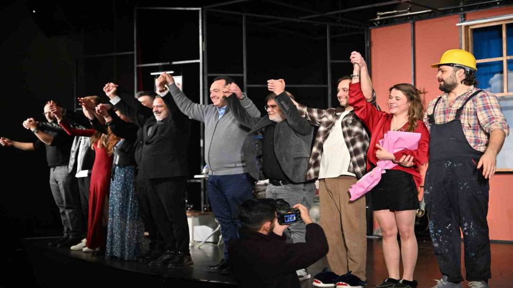 &lsquo;Şiddetli ge&ccedil;imsizlik&rsquo; d&uuml;nya pr&ouml;miyerini Manisa&rsquo;da yaptı
