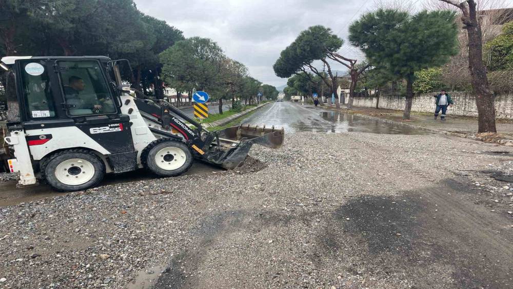 S&ouml;ke Belediyesi ekipleri sağanak yağış i&ccedil;in sahada seferber oldu
