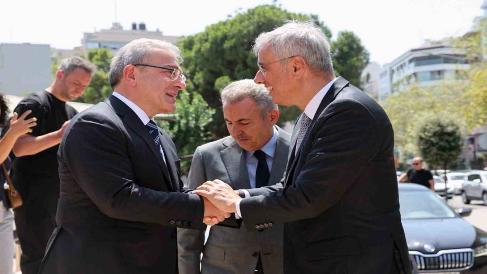 Bakan Memişoğlu&rsquo;ndan İzmir&rsquo;de akademik buluşma
