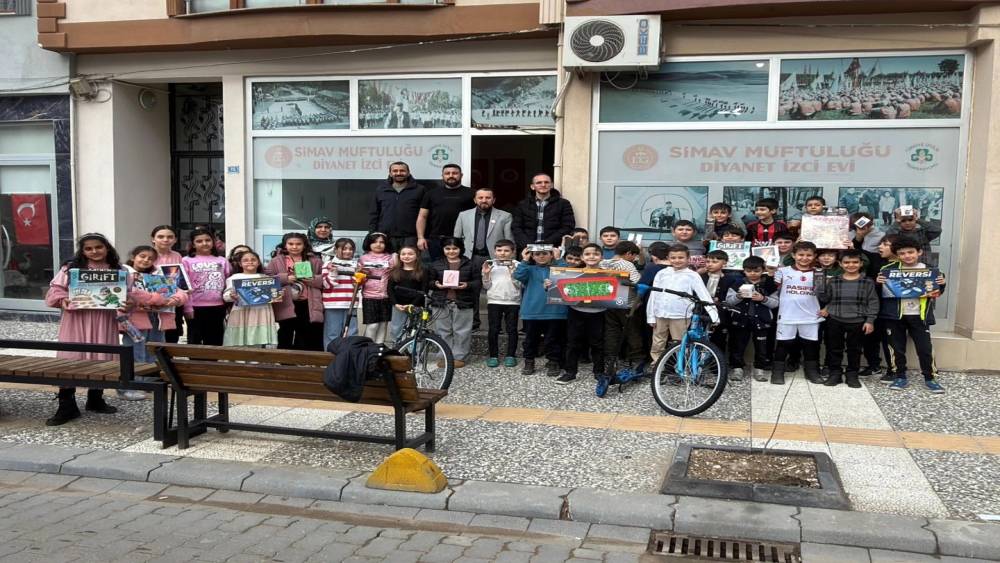 Simav Diyanet Gen&ccedil; Ofisi&rsquo;nden &ouml;ğrencilere hediye s&uuml;rprizi
