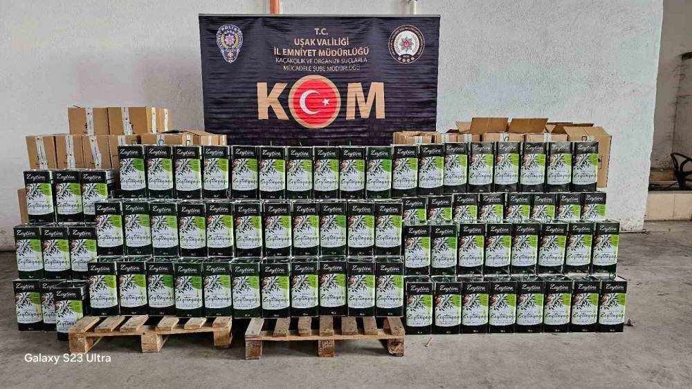 Uşak&rsquo;ta 382 teneke karışımlı zeytinyağı ele ge&ccedil;irildi
