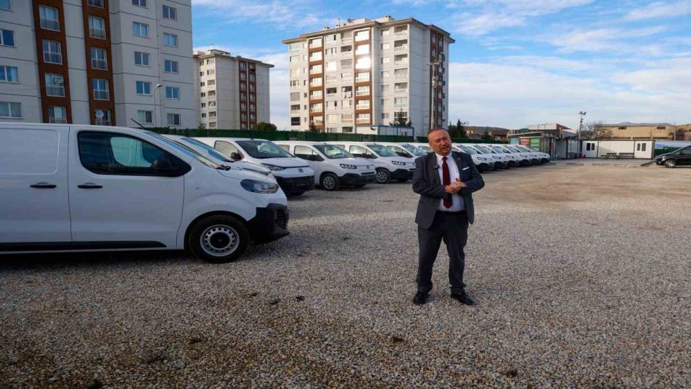 Uşak Belediyesi 14 tane yeni hizmet aracını b&uuml;nyesine katarak ara&ccedil; filosunu genişletti
