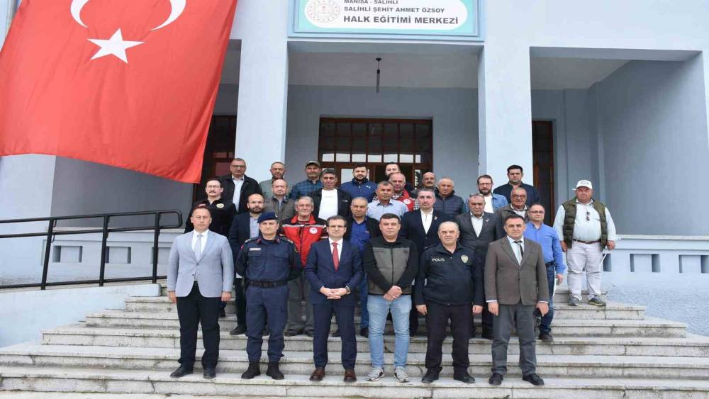 Salihli&rsquo;de g&ouml;n&uuml;ll&uuml;lere orman yangını eğitimi

