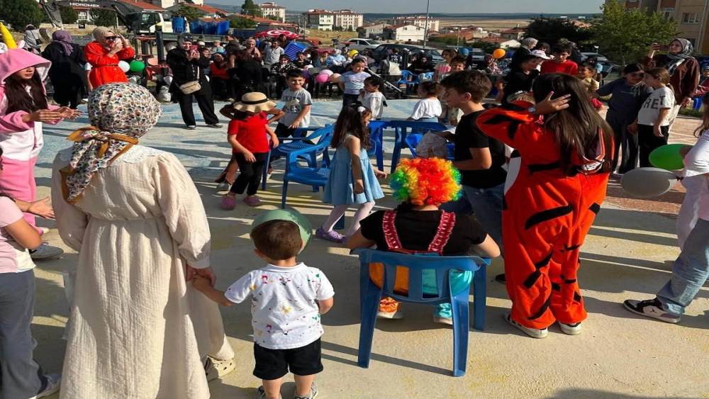 Altıntaş&rsquo;ta "&Ccedil;ocuk Şenliğine yoğun ilgi
