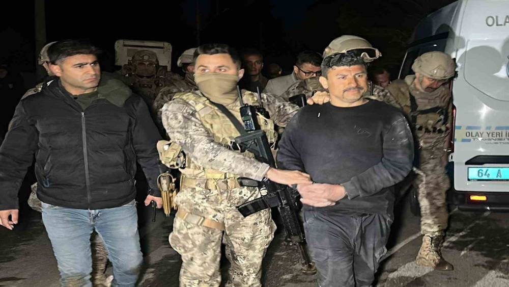 Uşak&rsquo;ta g&ouml;rev başındaki polis ekiplerine pompalı t&uuml;fekle ateş a&ccedil;ıldı: 2 polis yaralandı
