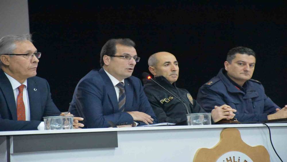 Salihli&rsquo;de 2. d&ouml;nem eğitim hazırlıkları masaya yatırıldı
