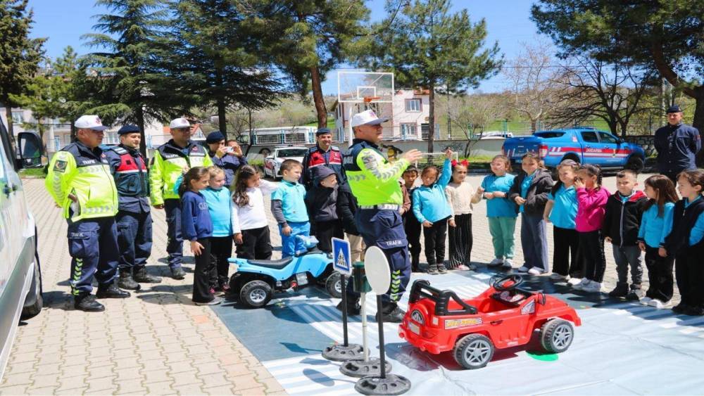 Simav&rsquo;da &ouml;ğrencilere trafik eğitimi
