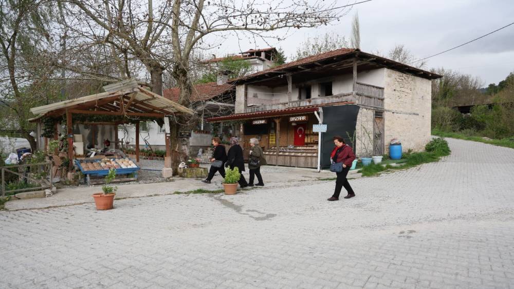 Burdurlu turistler &Ccedil;ameli&rsquo;nin doğal g&uuml;zelliklerine hayran kaldı
