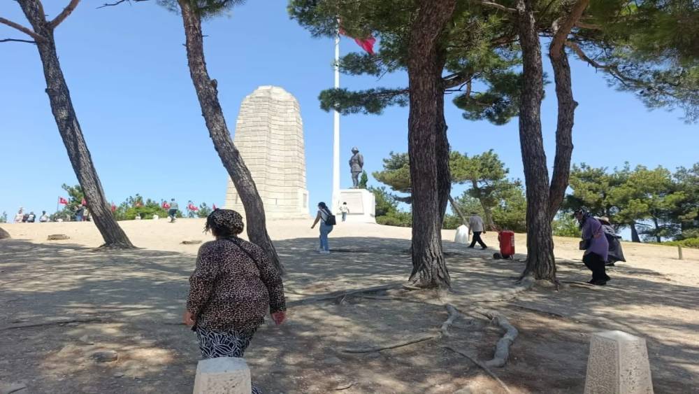 Sarıg&ouml;ll&uuml; kadınlar tarihin izinde &Ccedil;anakkale&rsquo;yi gezdi
