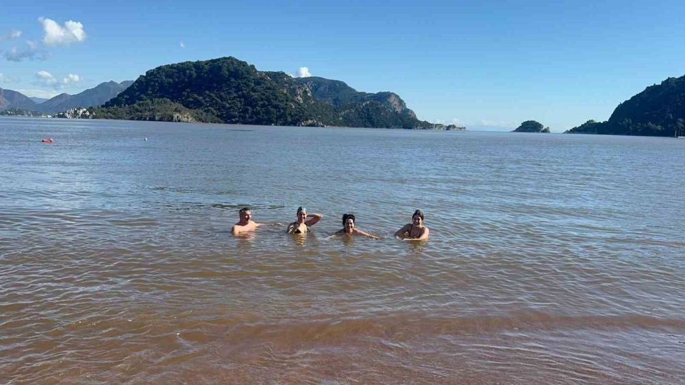 D&uuml;n sağanak yağış, bug&uuml;n deniz keyfi
