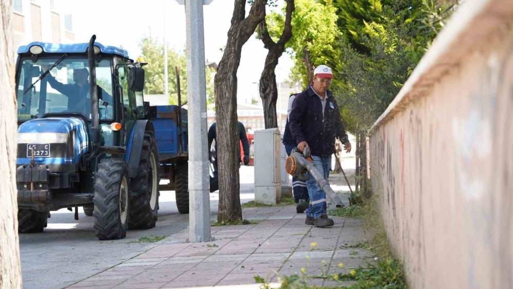 Yunusemre&rsquo;de yaz mesaisi başladı
