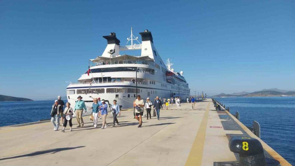 Bodrum&rsquo;a 274 yolcusuyla geldi

