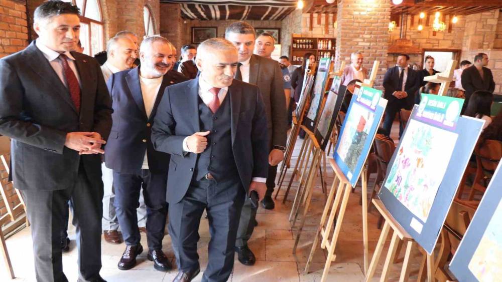 Aliağa&rsquo;da deniz sevgisi temalı yarışmanın &ouml;d&uuml;lleri sahiplerini buldu
