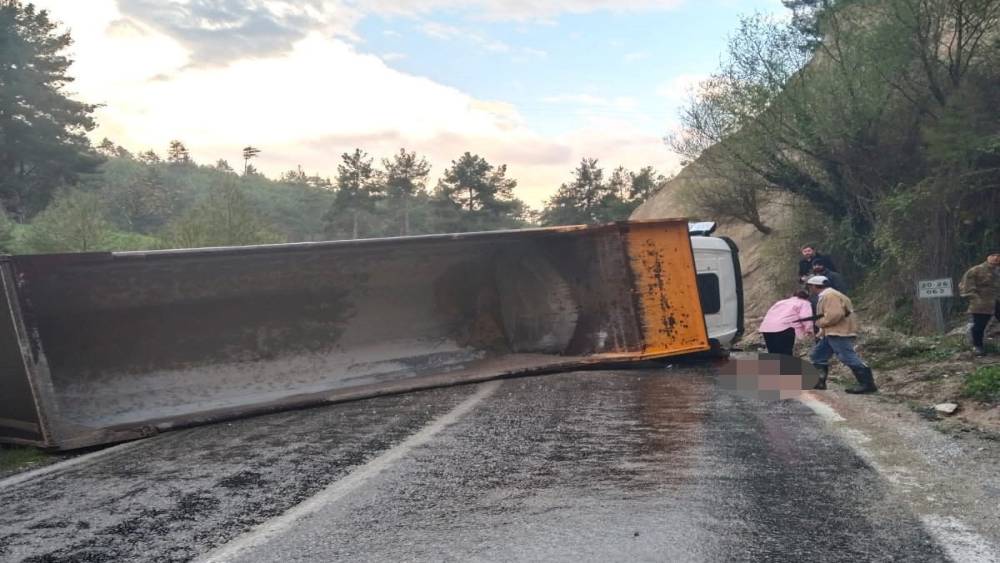 Denizli&rsquo;de hafriyat kamyonu devrildi: 1 &ouml;l&uuml;
