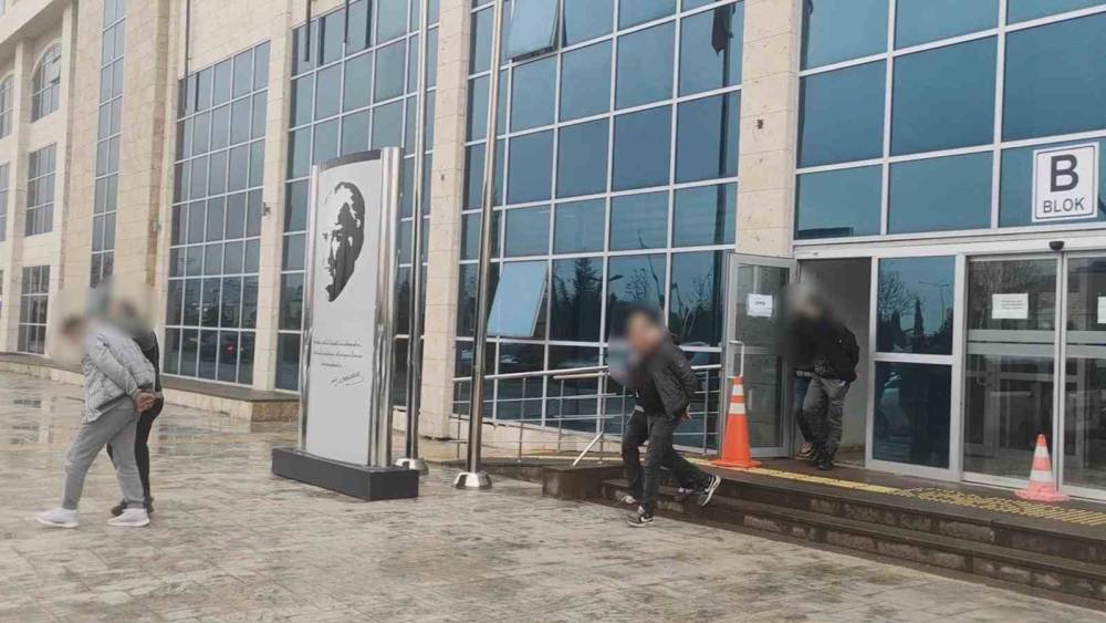 Uşak&rsquo;ta 2 ayrı uyuşturucu operasyonu ger&ccedil;ekleştirildi
