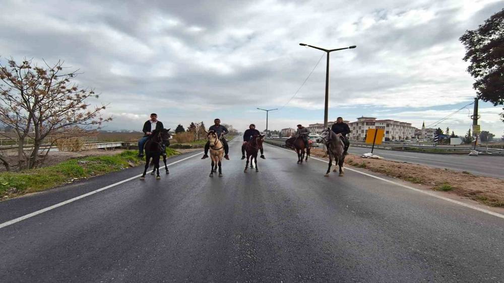 İncirliova&rsquo;da Rahvan atları yarışlara hazırlanıyor
