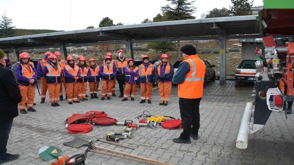 G&ouml;n&uuml;ll&uuml;ler, "Yeşil Vatan" i&ccedil;in eğitim aldı
