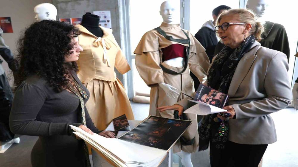 &Uuml;nl&uuml; ressamlar, modaya ilham verdi
