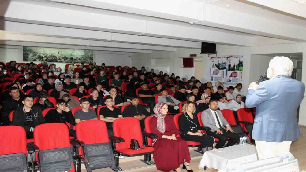 Altıntaş&rsquo;ta &ouml;ğrenci ve yazar buluşması
