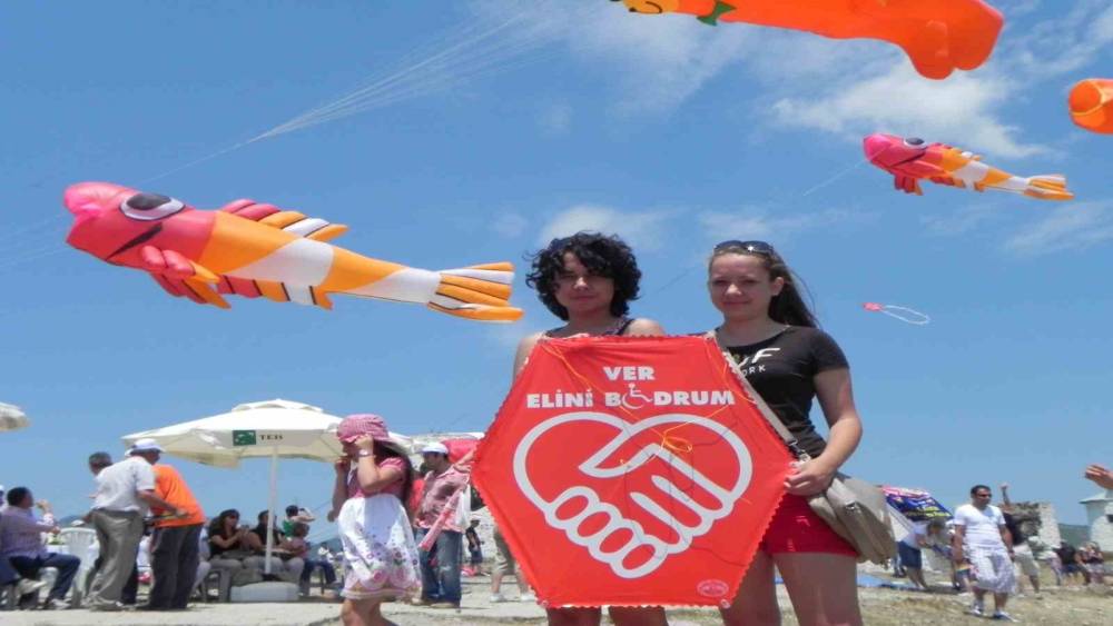 Bodrum u&ccedil;urtma festivali 21 yıldır engelleri g&ouml;ky&uuml;z&uuml;nde kaldırıyor
