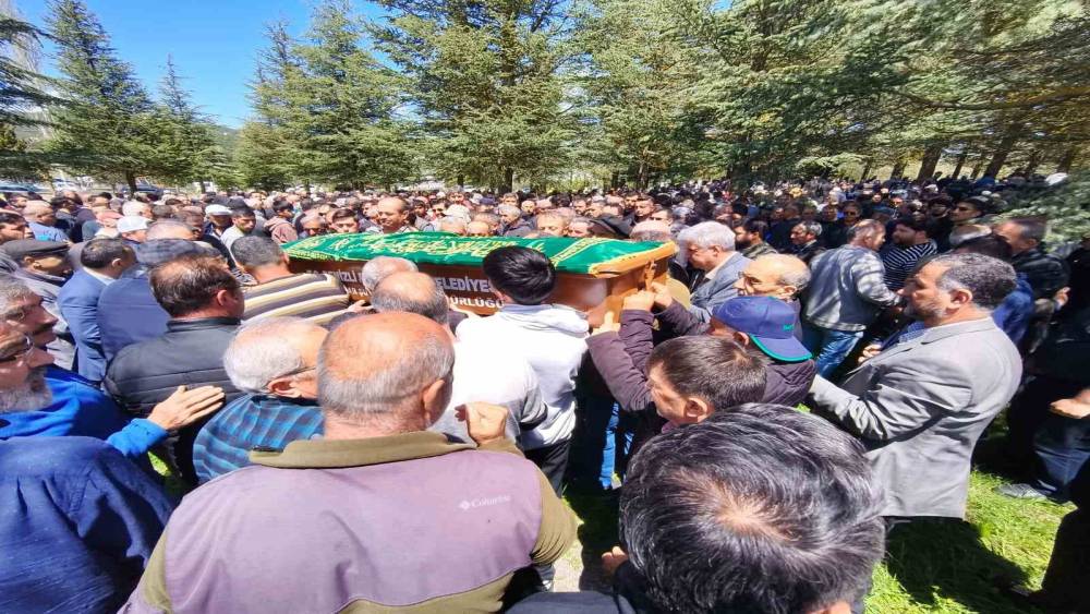 Kazada hayatını kaybeden kamyon s&uuml;r&uuml;c&uuml;s&uuml; son yolcuğuna uğurlandı
