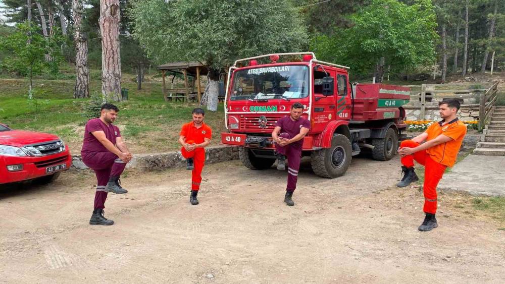 K&uuml;tahya&rsquo;da yangın iş&ccedil;ilerine fiziksel hazırlık eğitimi
