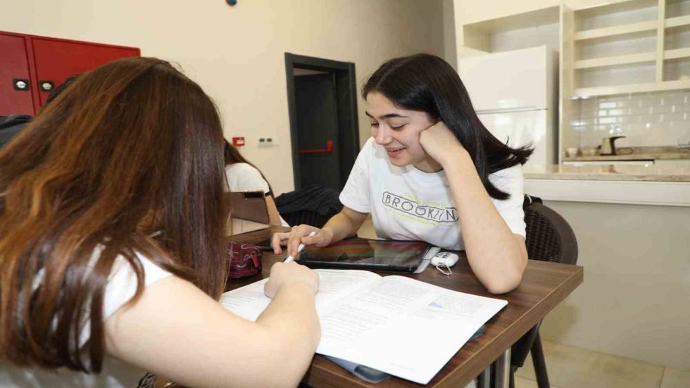Şehzadeler&rsquo;den YKS adaylarına &uuml;cretsiz ko&ccedil;luk ve deneme kul&uuml;b&uuml;
