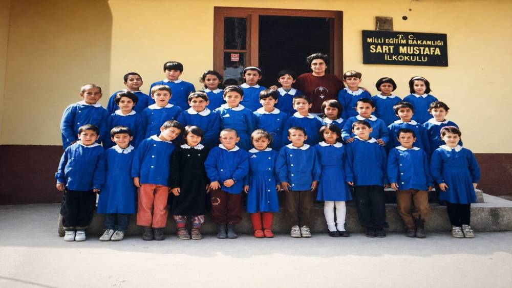 Salihli&rsquo;de ilkokul arkadaşları, 28 yıl sonra buluştu

