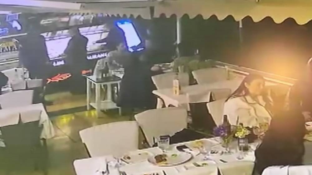 Restorana silahlı saldırının g&ouml;r&uuml;nt&uuml;leri ortaya &ccedil;ıktı
