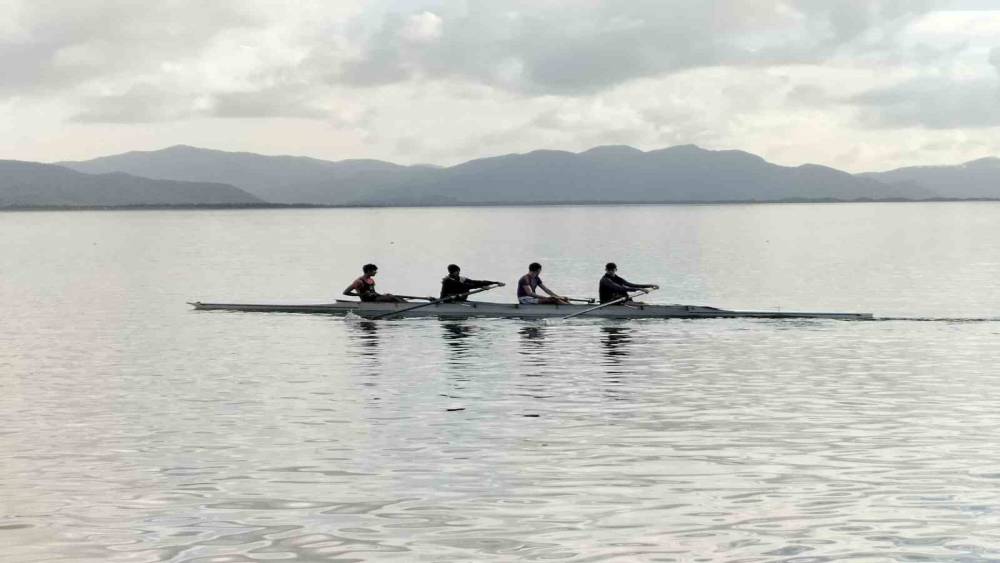 K&ouml;yceğiz&rsquo;de yarıyıl tatili k&uuml;rek okulu eğitimleri s&uuml;r&uuml;yor
