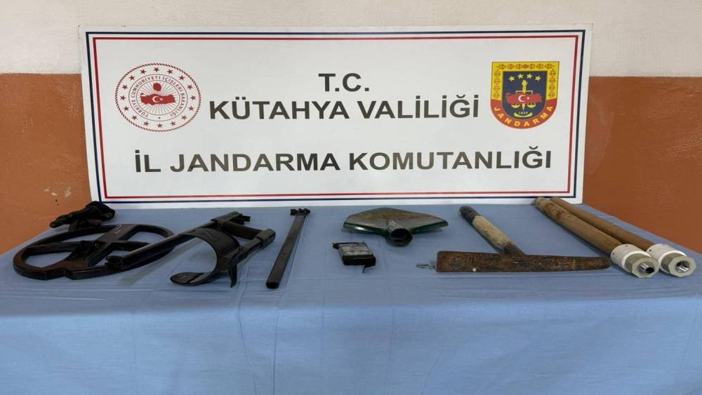 Ka&ccedil;ak kazı malzemeleri ele ge&ccedil;irildi, 2 ş&uuml;pheli yakalandı
